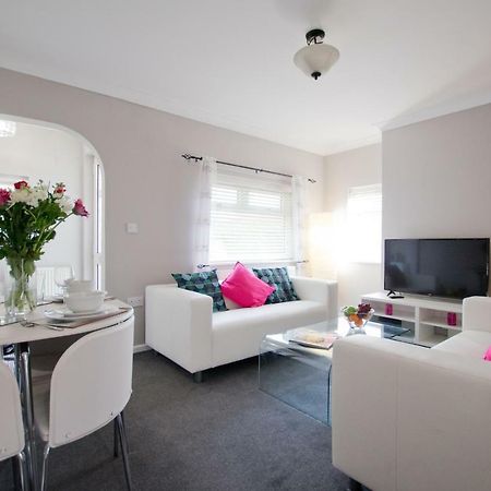 Grove Cottage Basingstoke Bagian luar foto