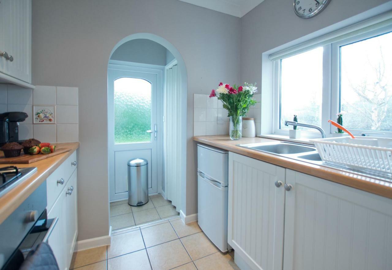 Grove Cottage Basingstoke Bagian luar foto